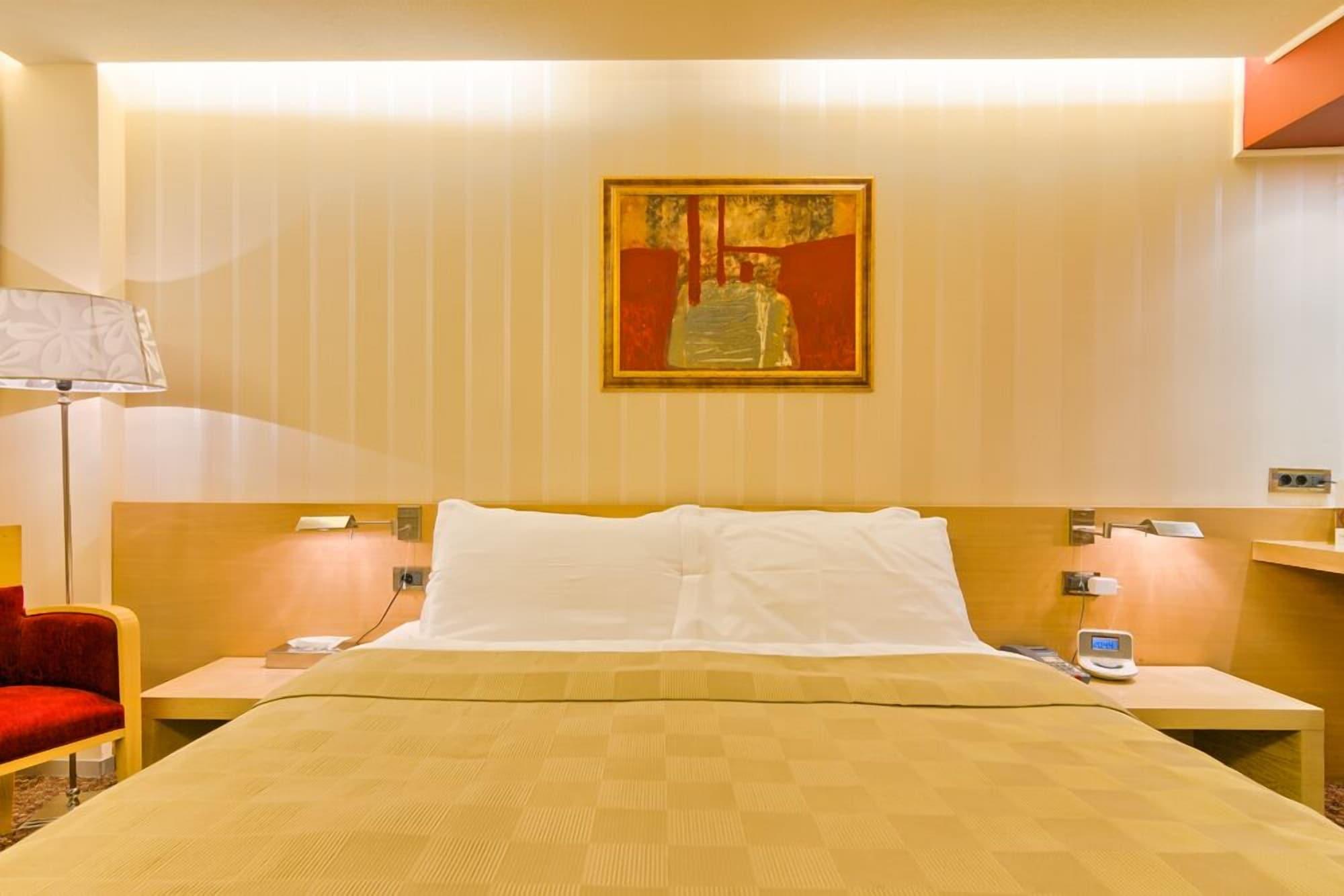Vega Hotel Mamaia Exterior photo A room at the hotel