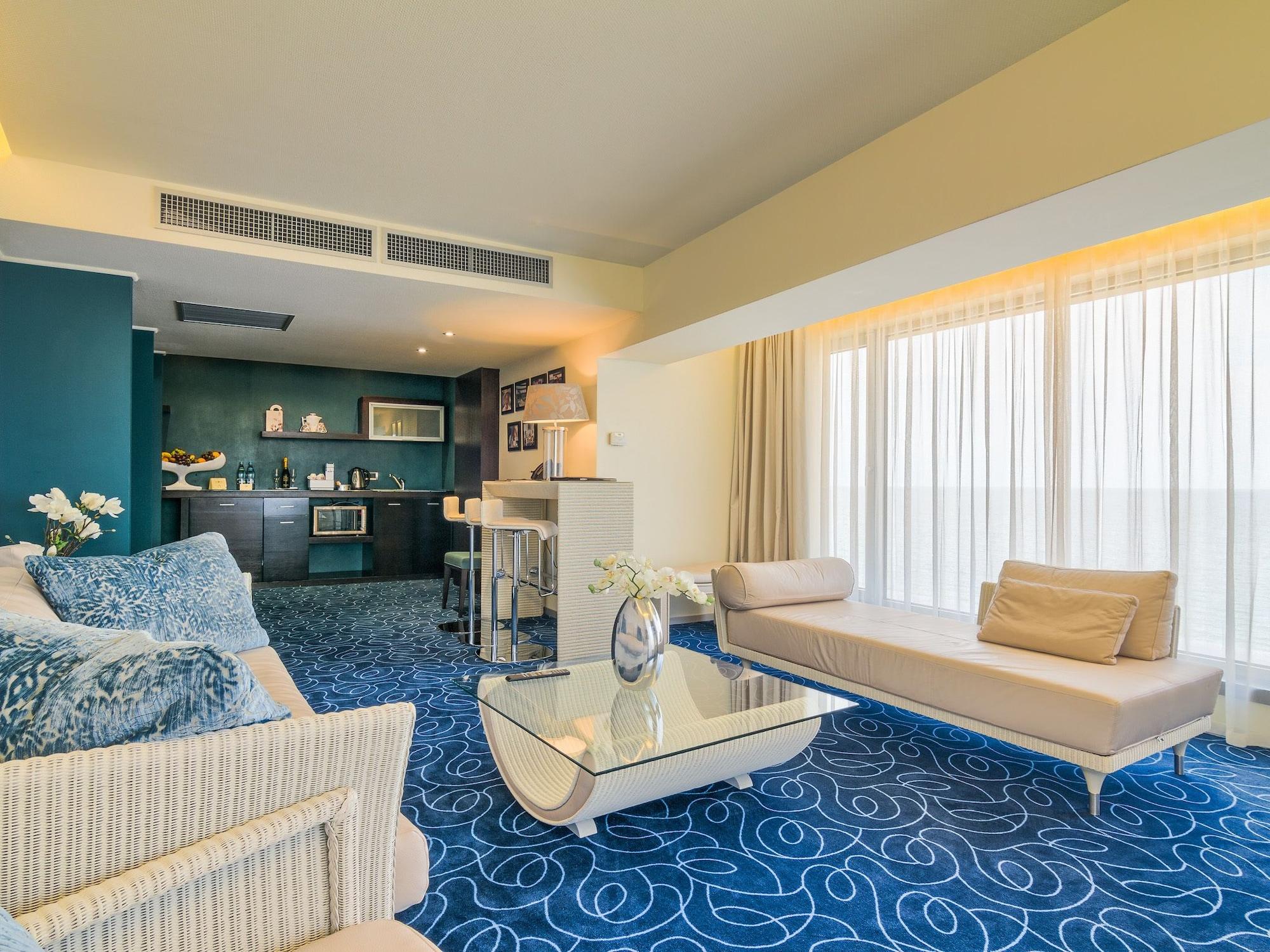 Vega Hotel Mamaia Exterior photo A suite at the hotel