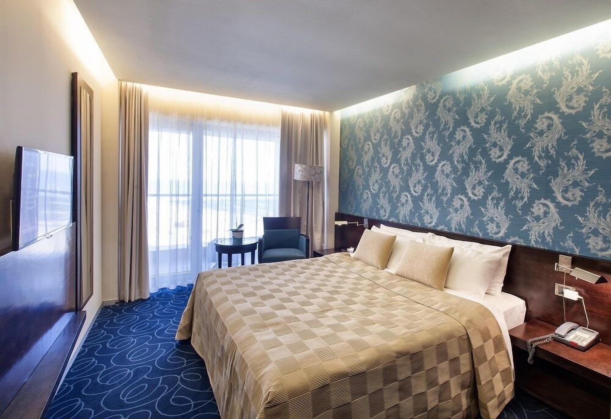 Vega Hotel Mamaia Exterior photo A room at the hotel