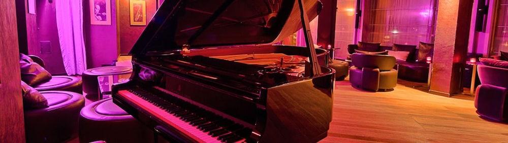 Vega Hotel Mamaia Exterior photo The piano of the late 20th century