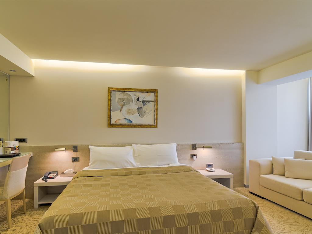 Vega Hotel Mamaia Room photo A room at the hotel