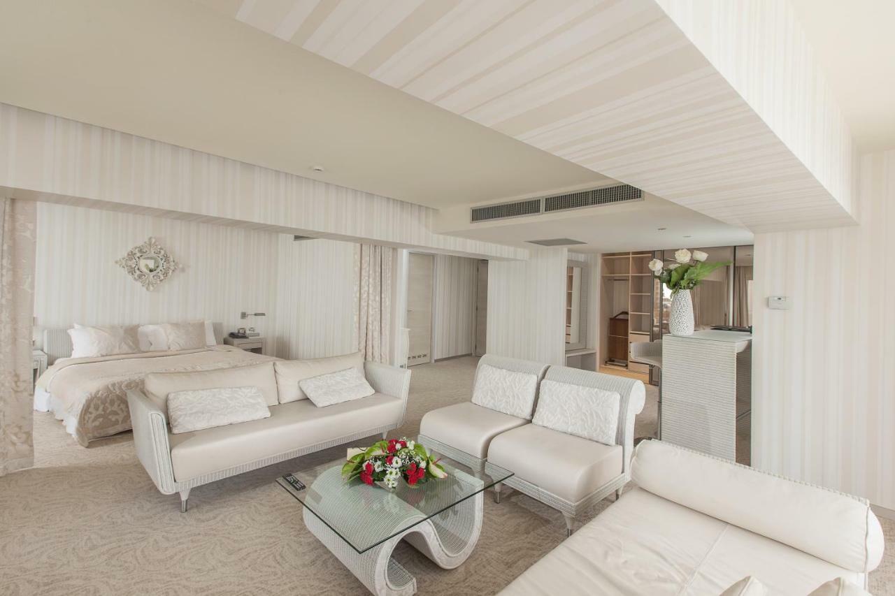 Vega Hotel Mamaia Exterior photo A suite at the hotel