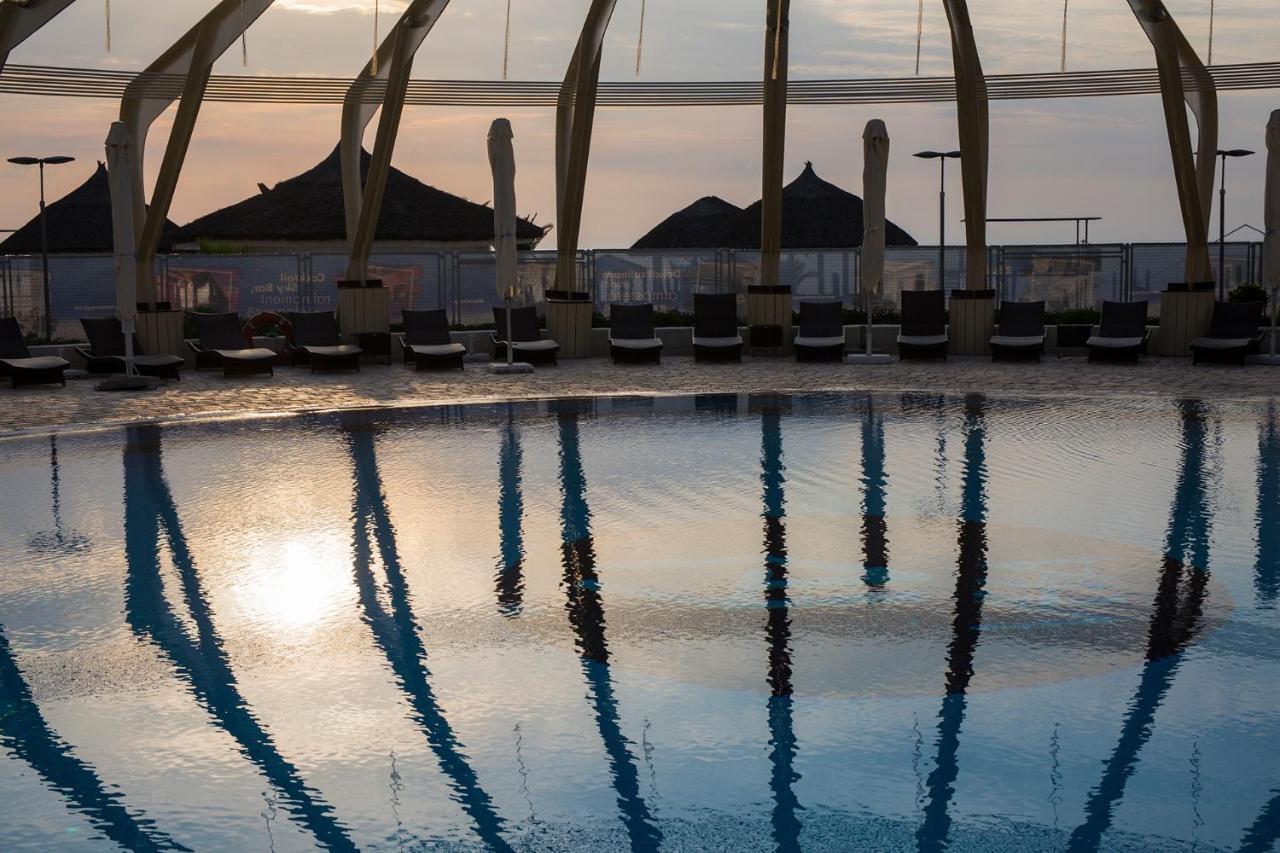 Vega Hotel Mamaia Exterior photo The pool at the Sky Bar
